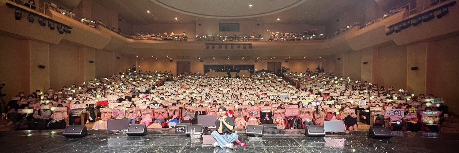 dearstarlight_'s profile banner image