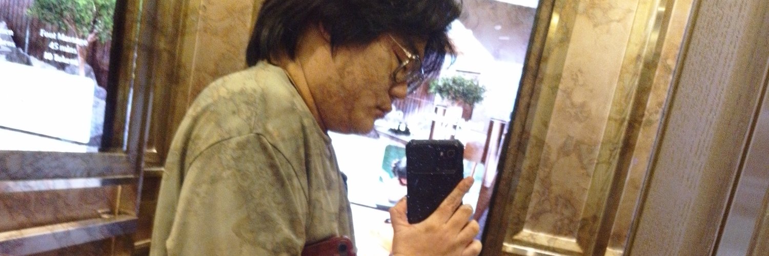 phusanawan's profile banner image