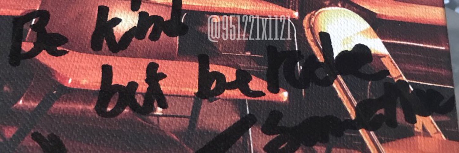 loooyss's profile banner image