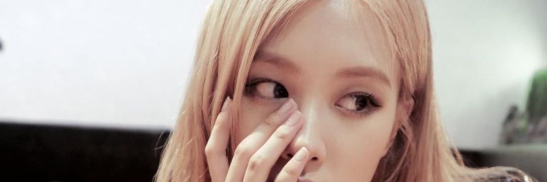 rozyaneh's profile banner image