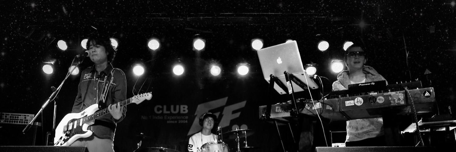 e__9's profile banner image