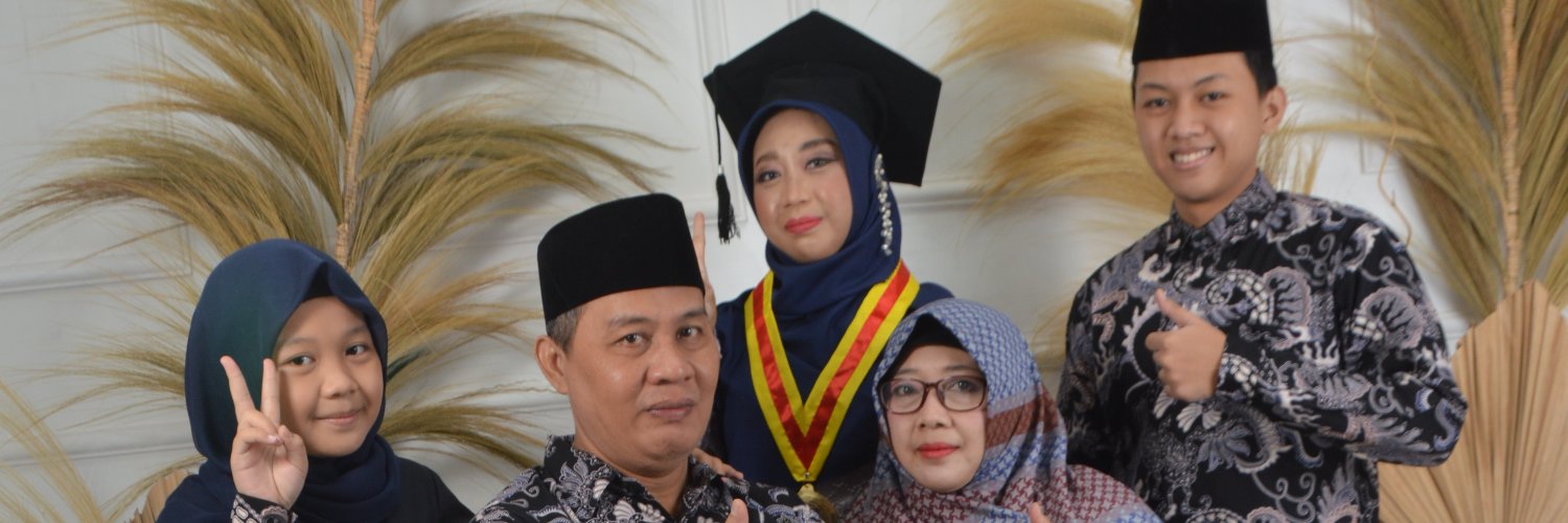 Wardhaniira_'s profile banner image
