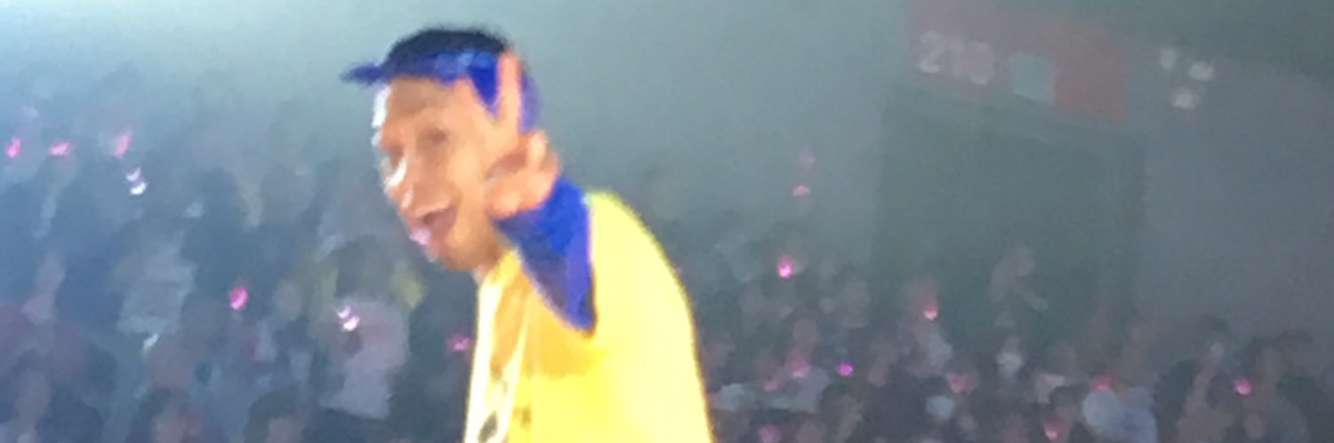 a_lovesmileZIN's profile banner image