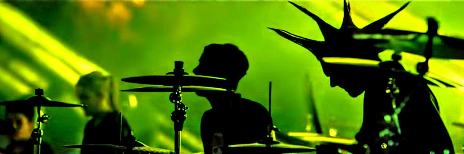 coral ⊝ banner