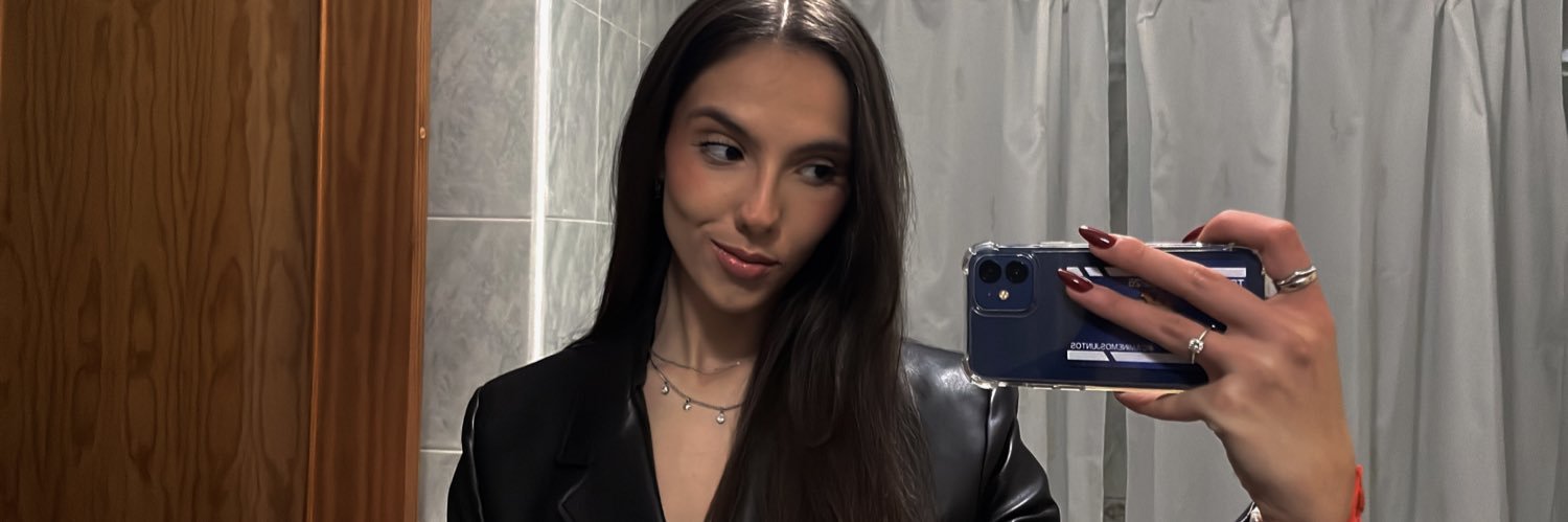 Lorena 🖤 banner