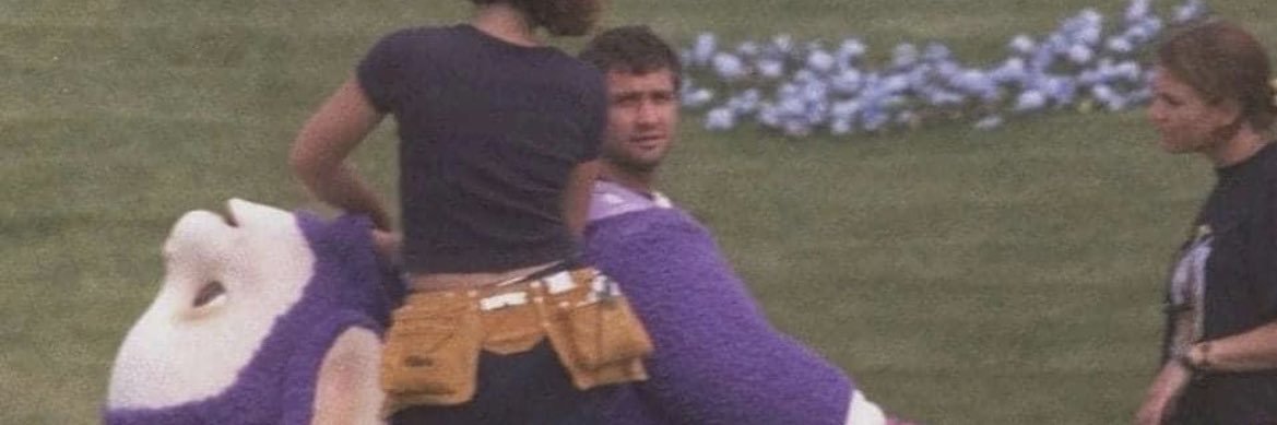 troyleft 🚶🏻‍♂️🕳 banner