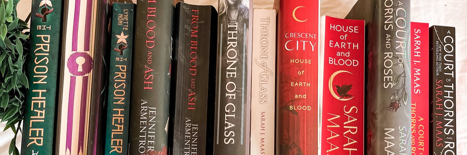 reading.with.emma (she/her) banner