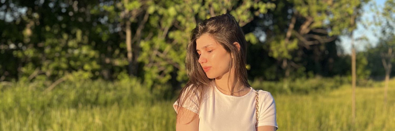 Es__Julia's profile banner image