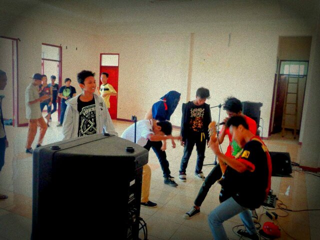 FUCKINGAIDS OFFICIAL banner