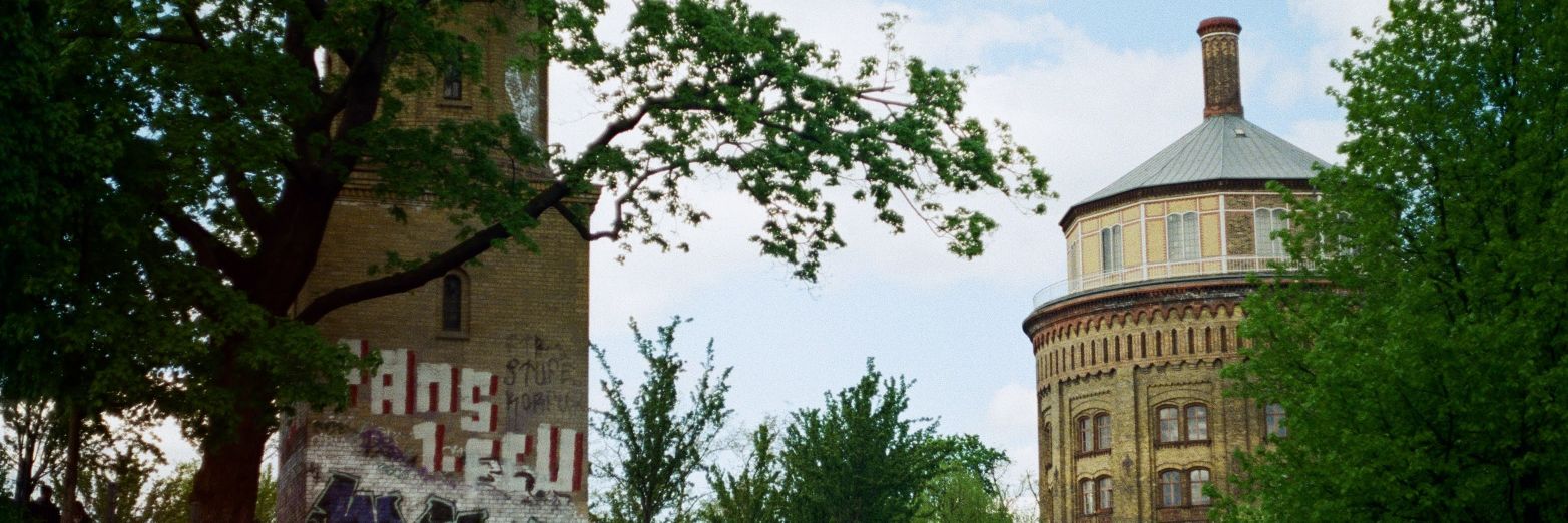 ˈuːɐ̯stə, p.g.a. banner