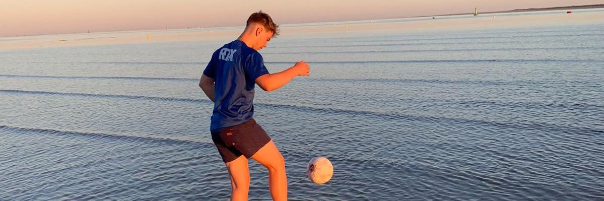 aleebarberena's profile banner image
