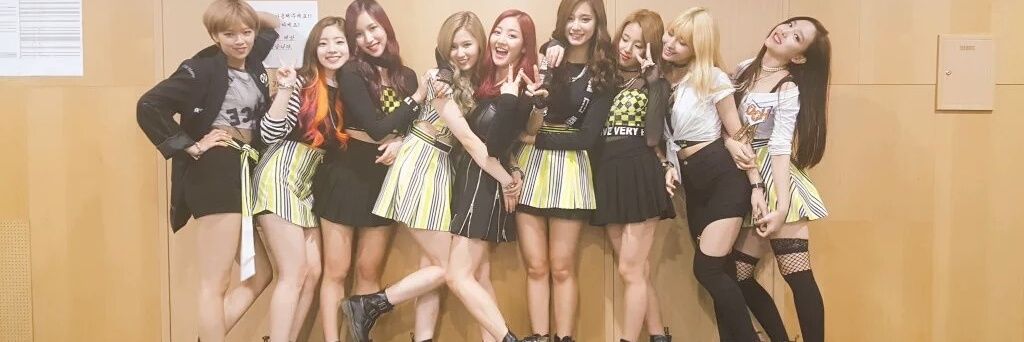 TWICE_MoMo's profile banner image