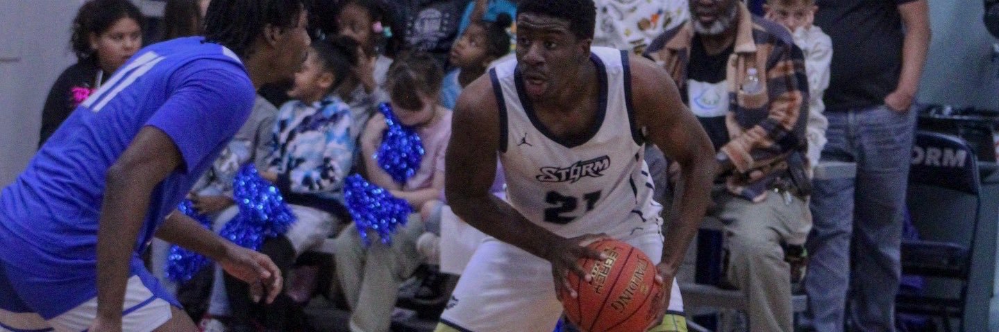 Tae Cousar 💛 banner