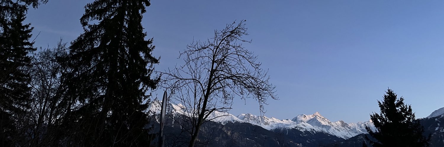 سعاده المكرم نّقي. banner