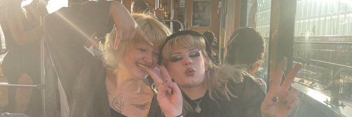 supersnälla sativaina och stålhindrik banner