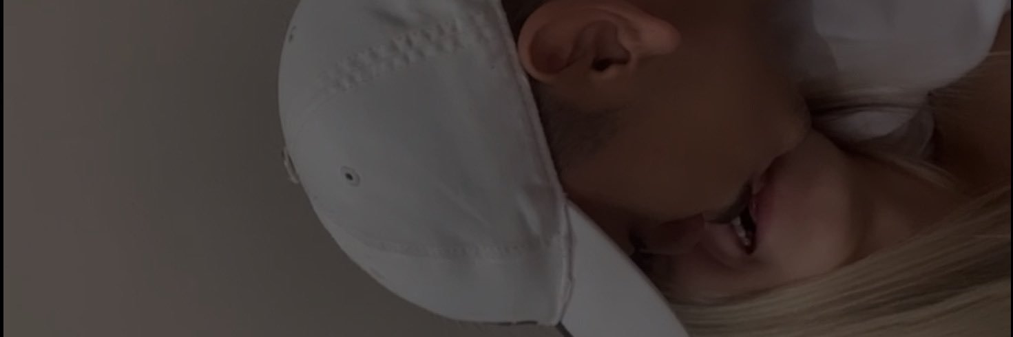 viniiolvr_'s profile banner image