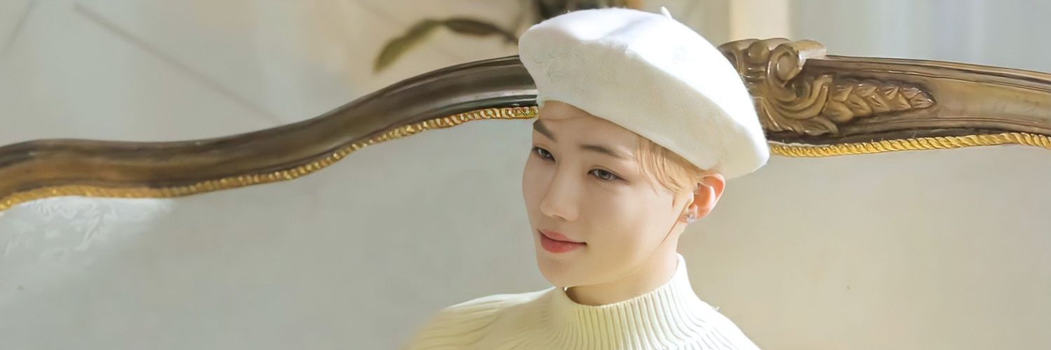 CHLOOKS's profile banner image