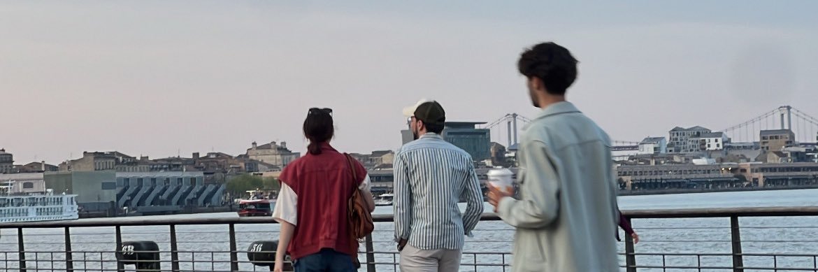 tobi 🌘 banner