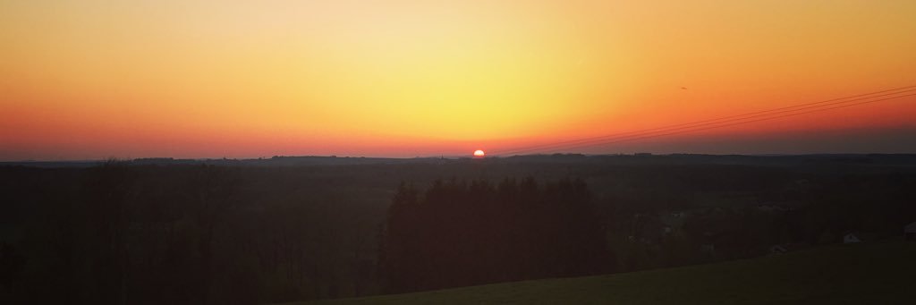 hugzrr's profile banner image