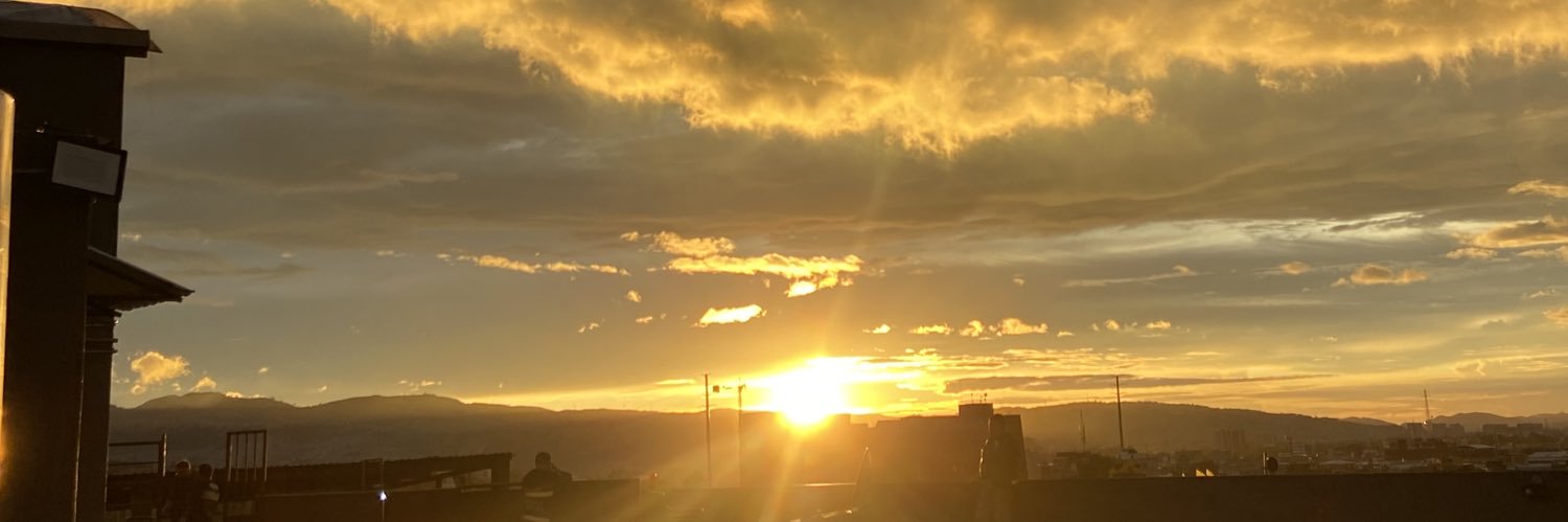 Lauraa_dam's profile banner image