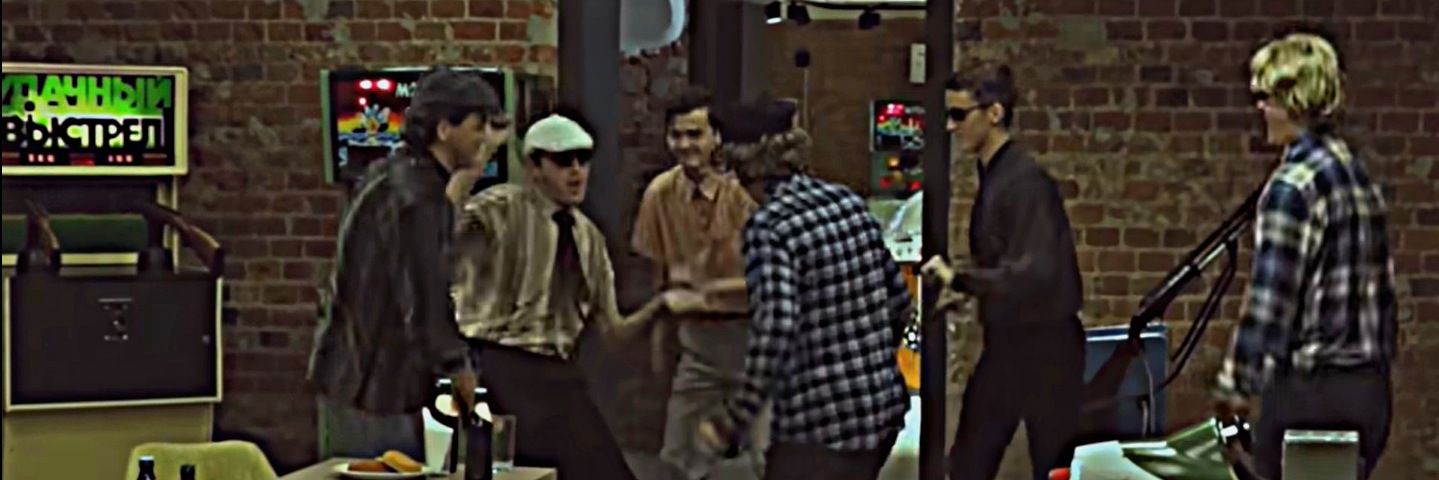Инженер и сотрудники НИИ танцуют banner