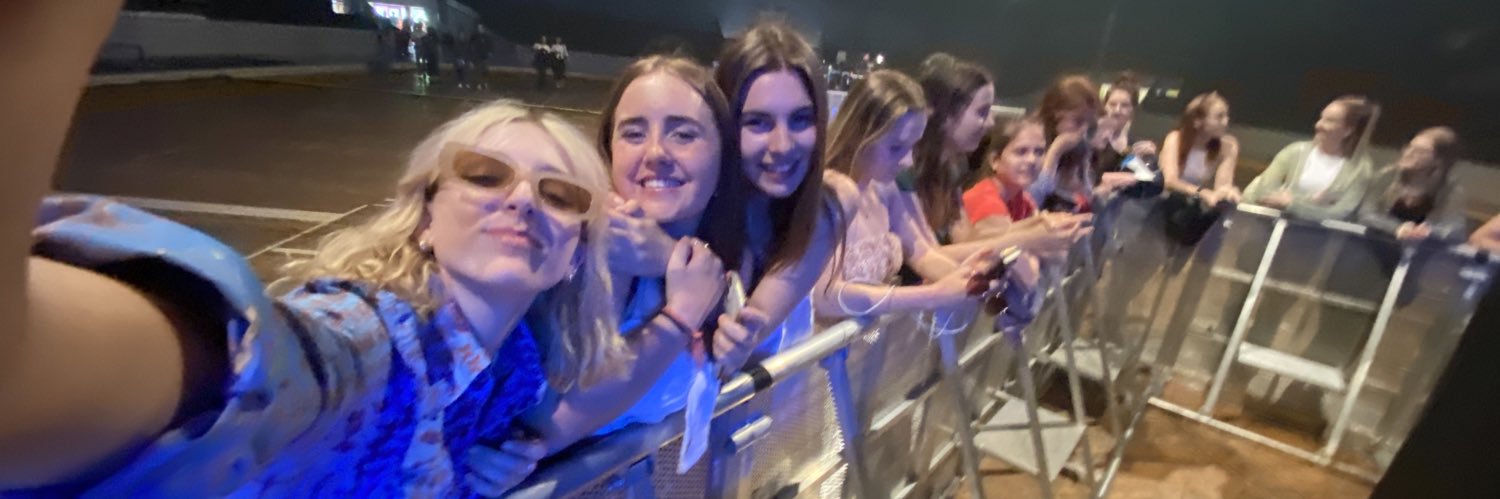 issyflicker's profile banner image