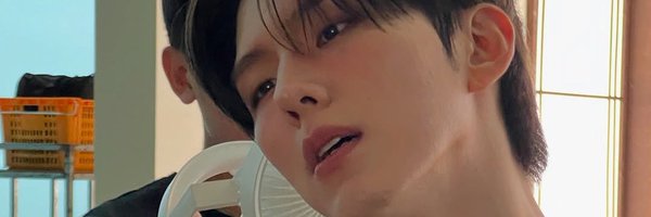 tinyhwaa Profile Banner