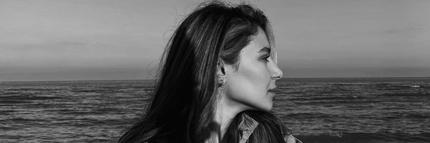 Negin🦢 banner