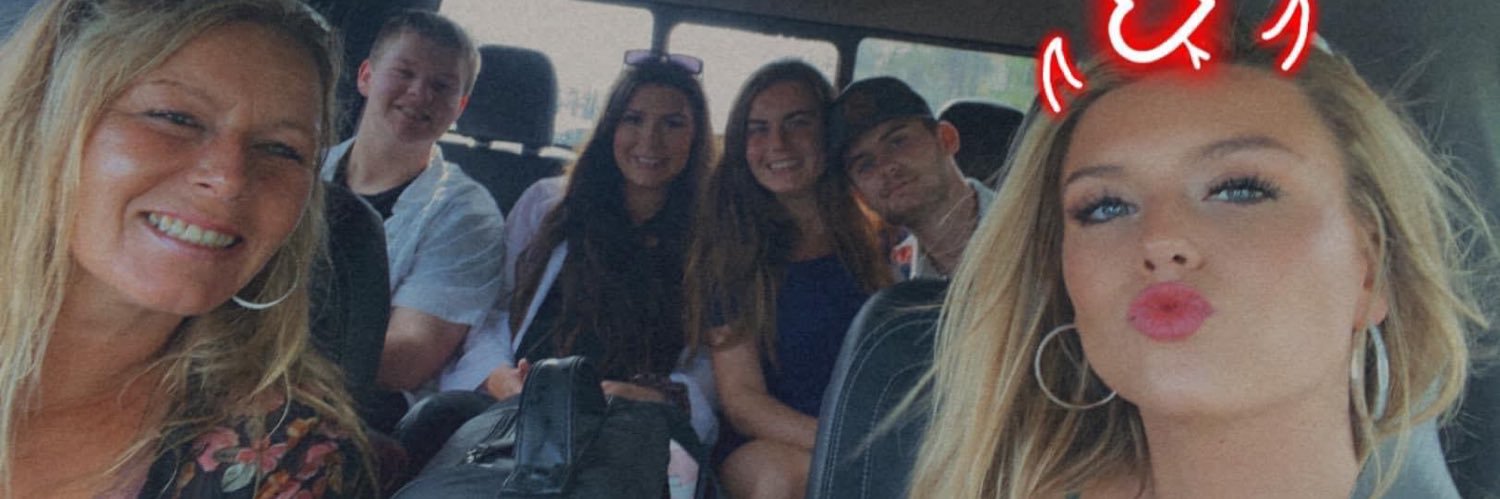 sierramarriee's profile banner image