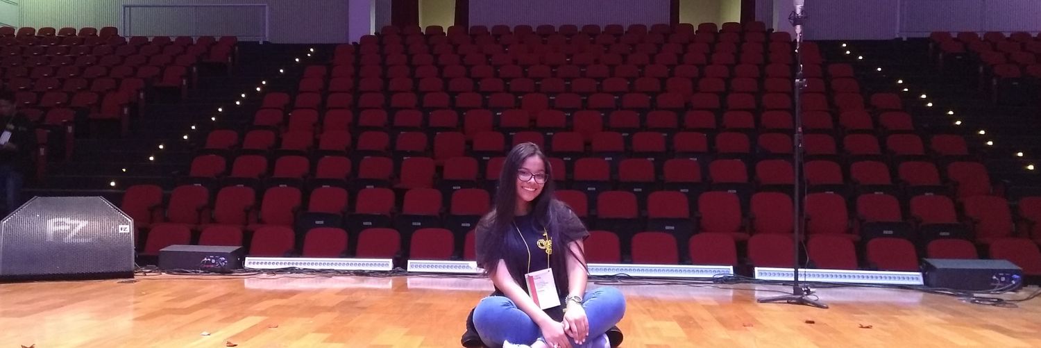 lauracteran's profile banner image