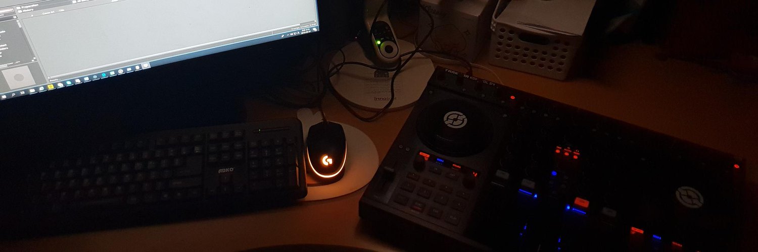 DC0m0r1's profile banner image