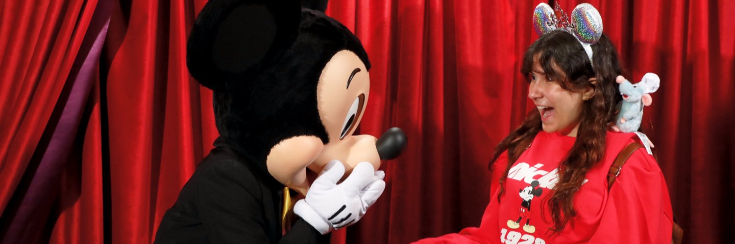 astridvassallo's profile banner image