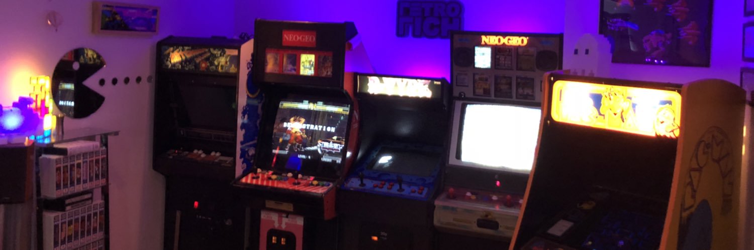 ΓΞTRO ΓICH  banner