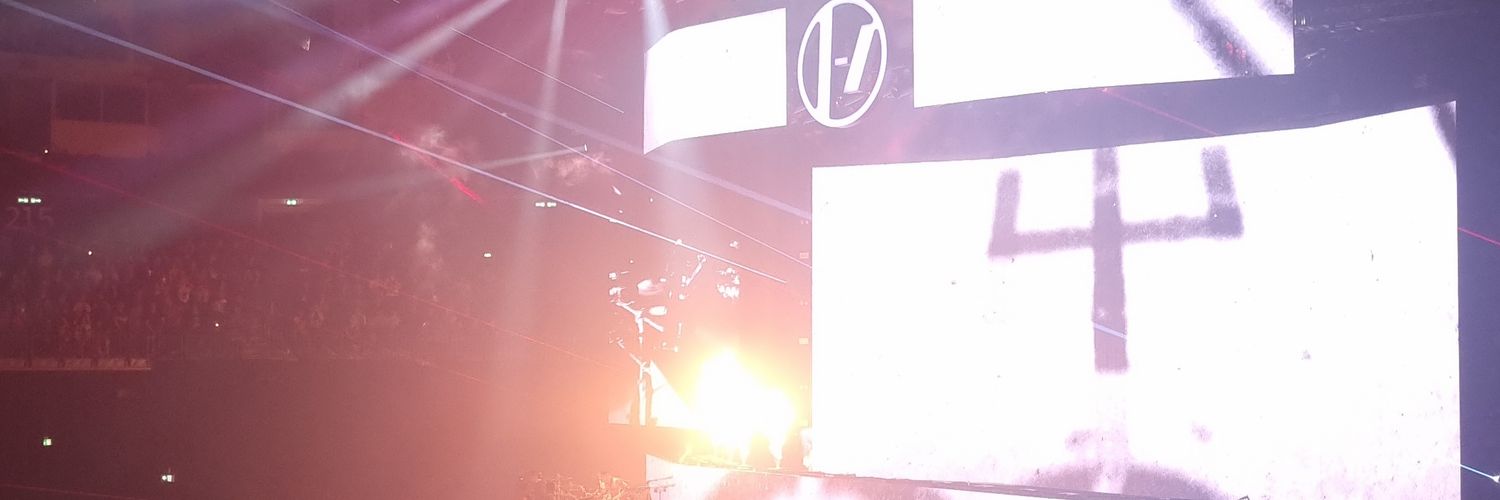 vyl ⊬'s banner