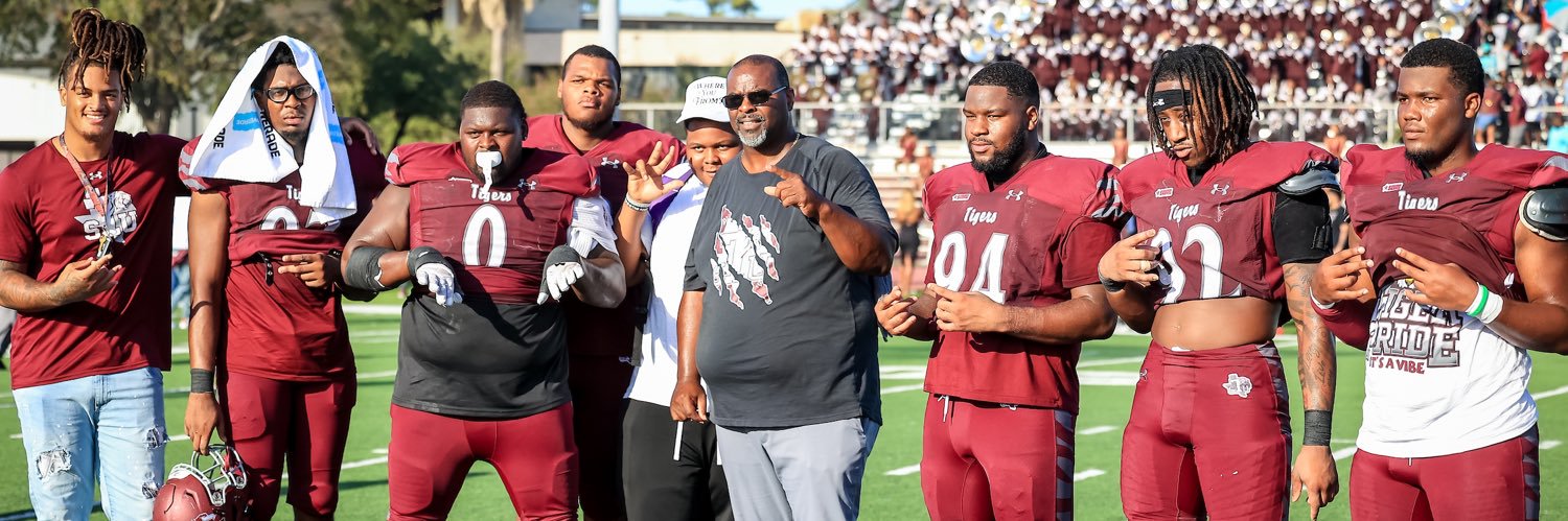 Cortney Davis Jr. banner