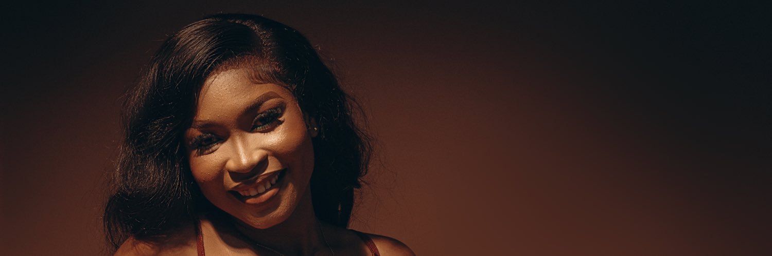 enumahpaula's profile banner image