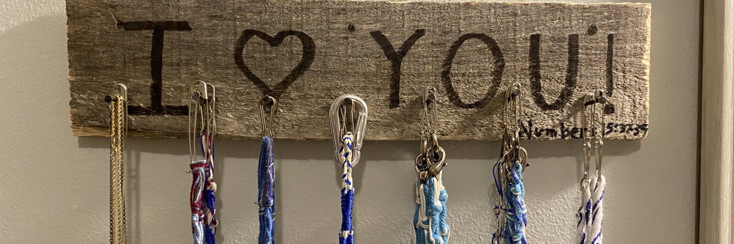 נפשי ישובב😘Prov28:9's banner