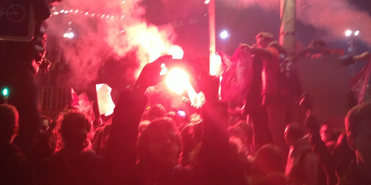 decence commune banner