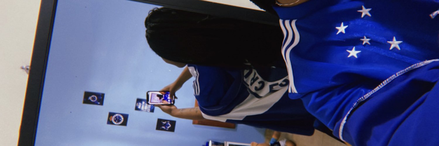 lariseiss's profile banner image