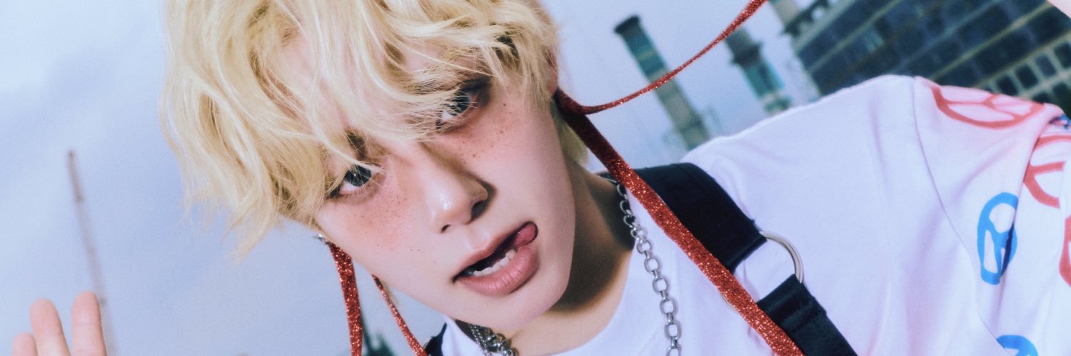 YHWLOOKS's profile banner image