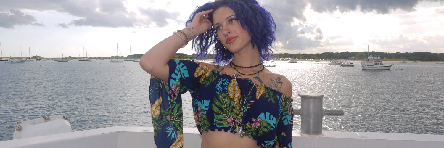 maxinevanti's profile banner image