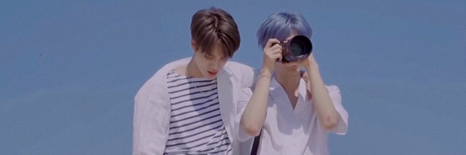 G banner