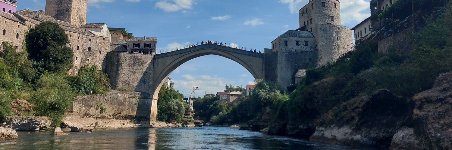 Enis (Bolje biti pijan nego star era🍷) banner