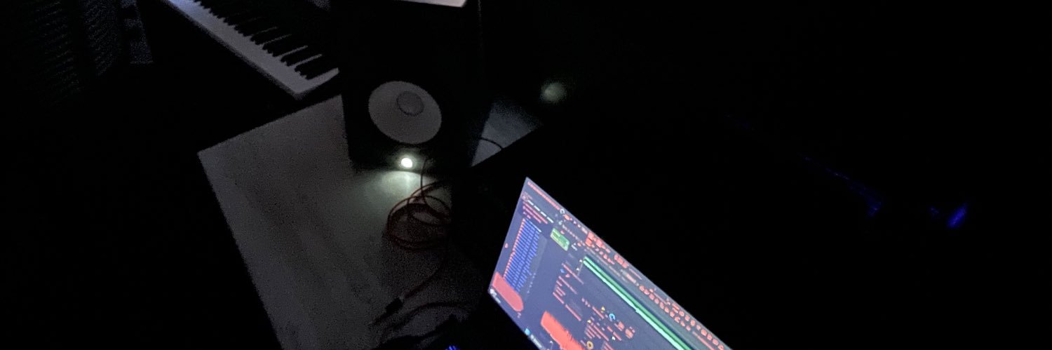 𒉭 banner