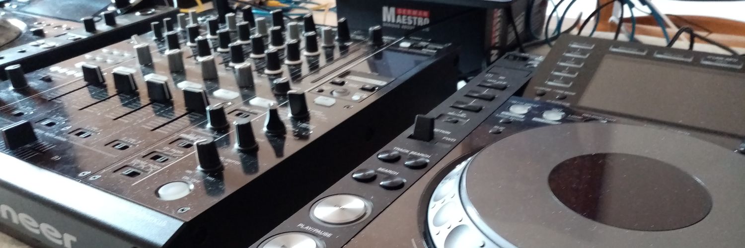 Button_it_Brown's profile banner image