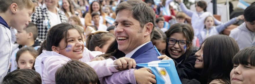 La Kicillof's banner
