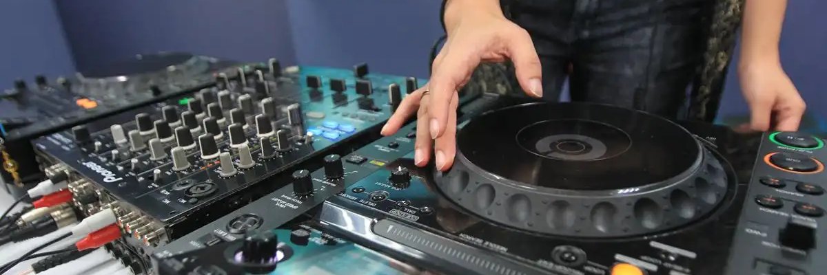 joe_toli's profile banner image
