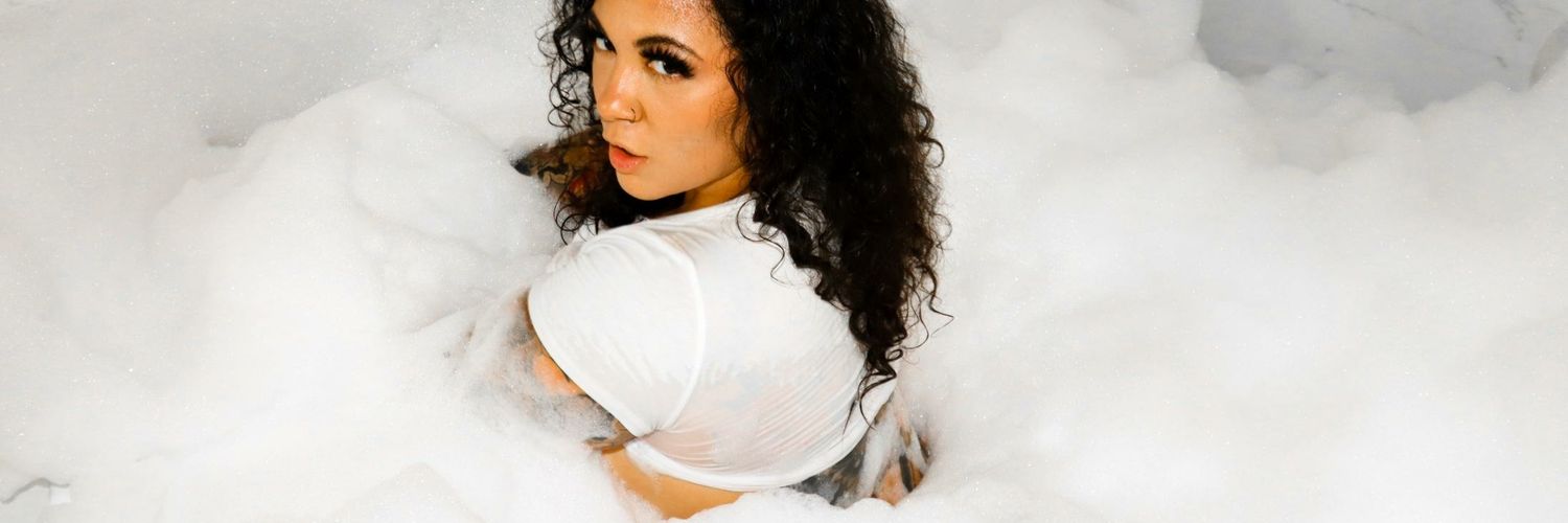 Lucy Ford 💋 banner