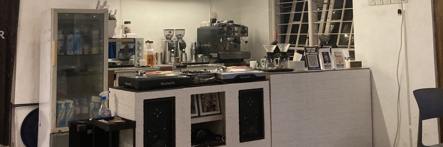i* banner