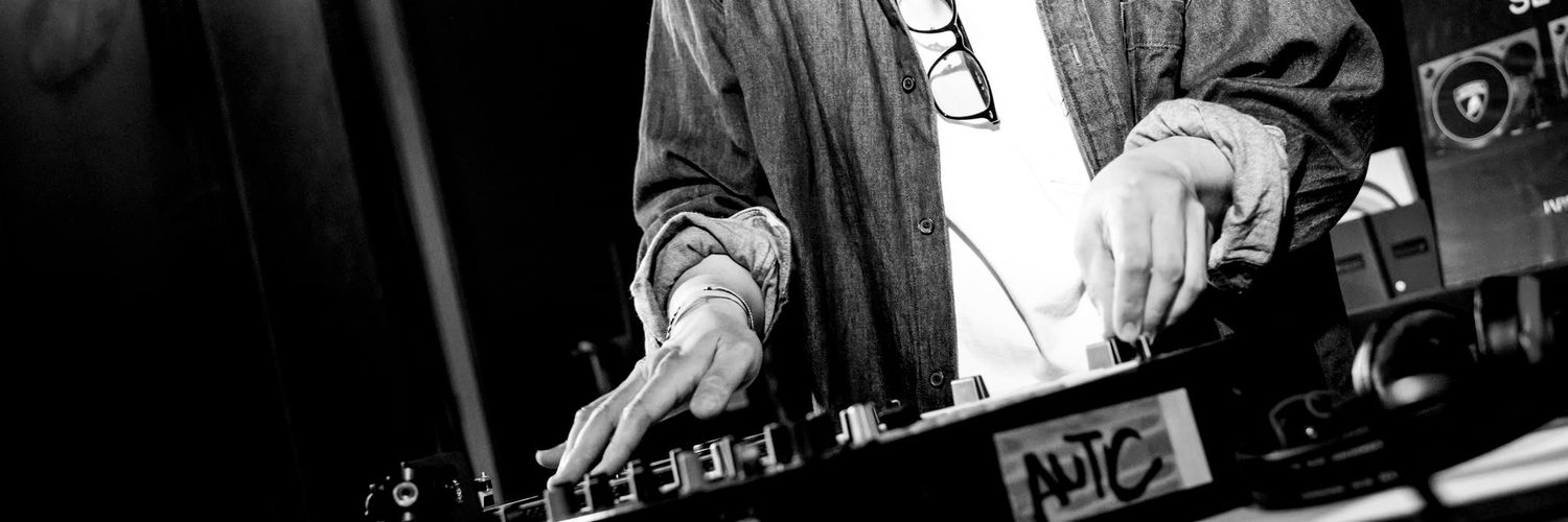 A N T I C // xoaa. banner